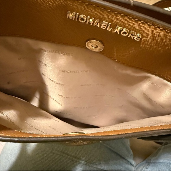 MICHAEL KORS Dee Dee Medium Leather Purse - Picture 10 of 12